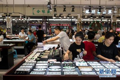 云南瑞丽:珠宝玉石产业蓬勃发展